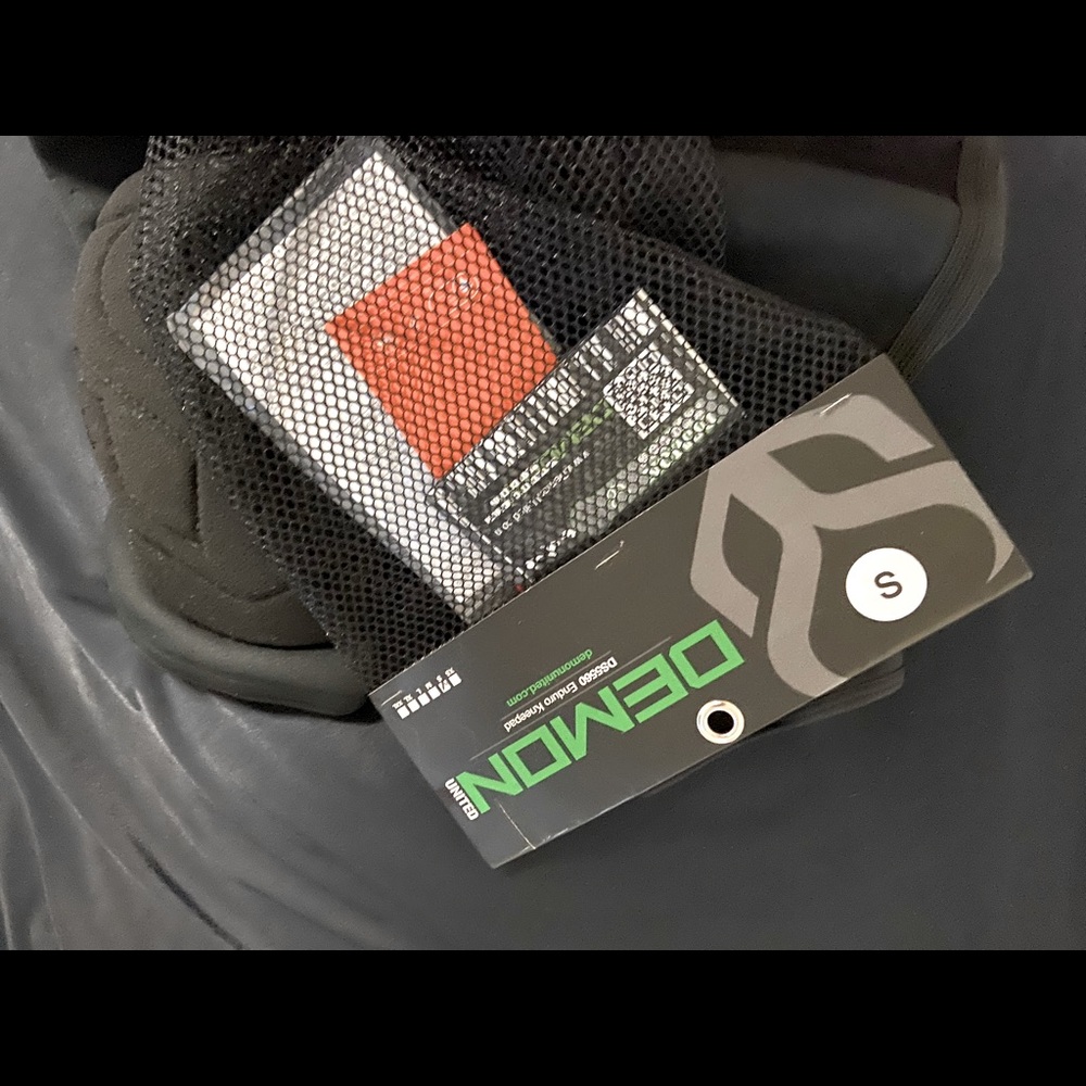 snowboard protective knee pad demon united